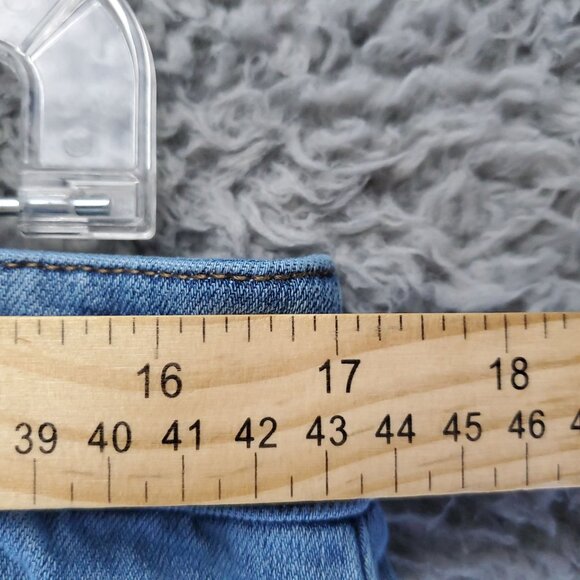 Chicos Jeans Women’s Size 2 US 12 Blue Wide Leg Crop Button Fly Frayed Hem - Picture 8 of 13